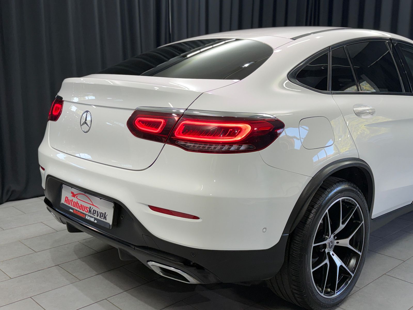 Fahrzeugabbildung Mercedes-Benz GLC 300 d Coupe 4Matic |AMG-LINE|AHK|PANO|LED