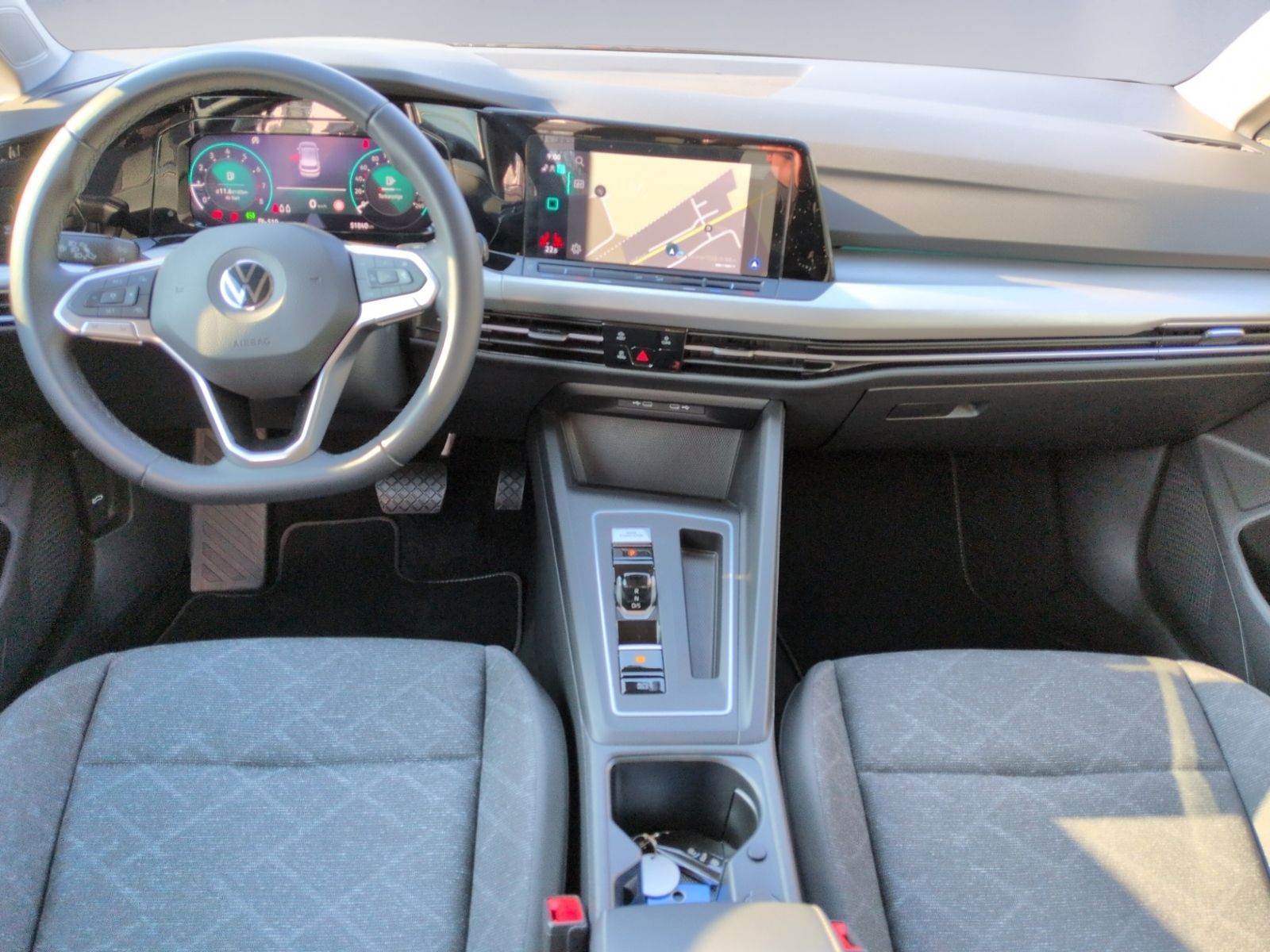 Golf VIII 1.0 eTSI DSG Life LED+ACC+APP+NAVI