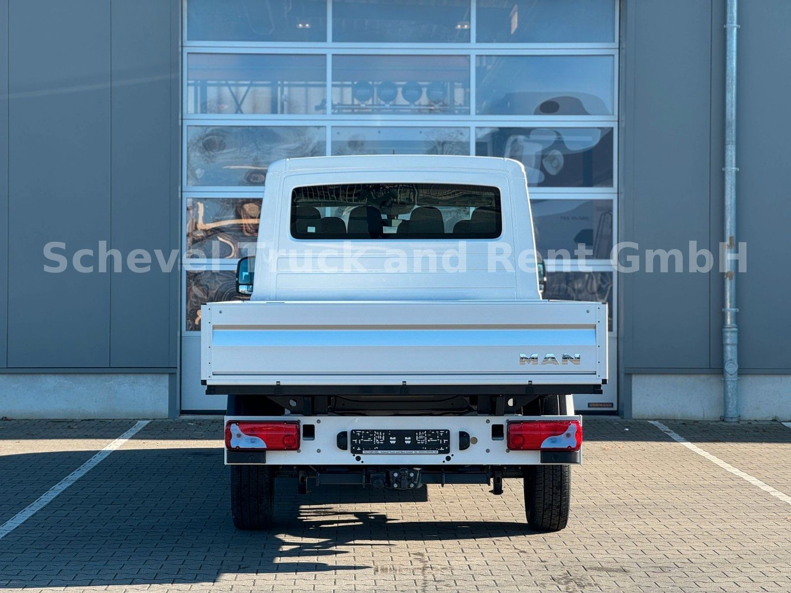 Fahrzeugabbildung MAN TGE 3.180 4x4 DoKa Pritsche Kurz NEXT LEVEL