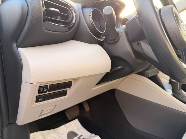 Toyota Yaris Hybrid Style Selection