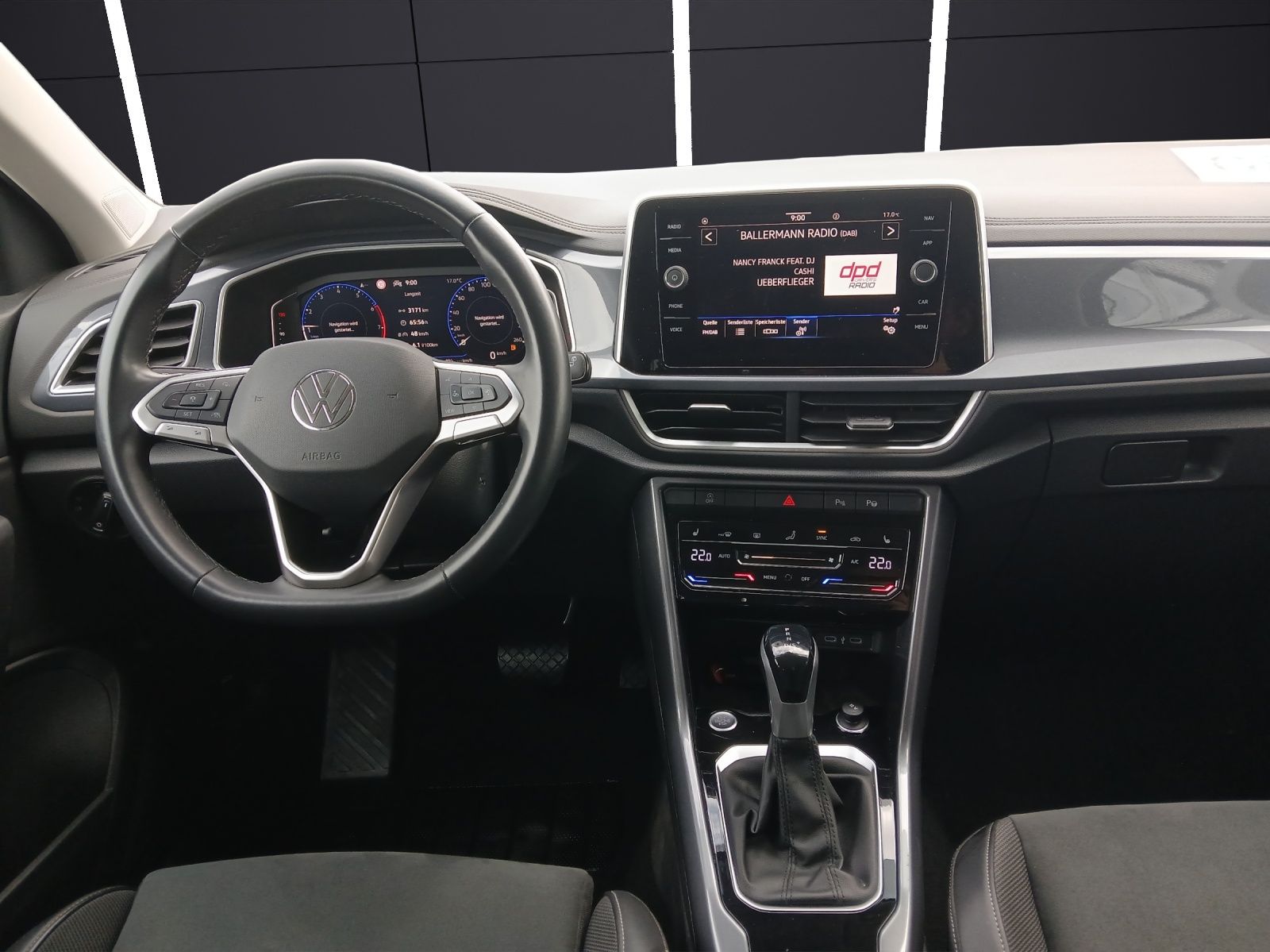 Fahrzeugabbildung Volkswagen T-Roc TSI Style Matrix AHK Kamera ACC Keyless Na