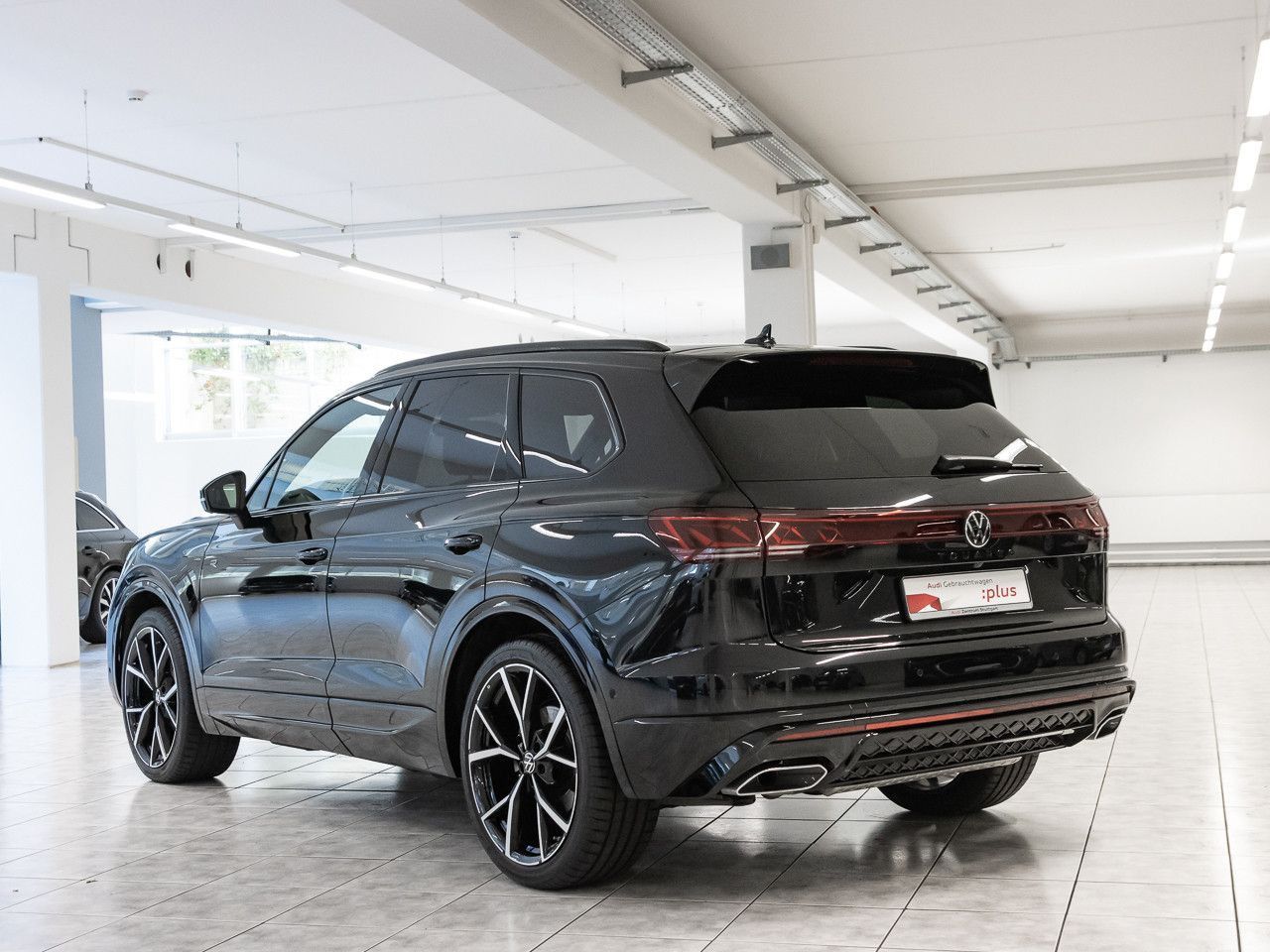 Volkswagen Touareg 3.0 TDI 4Motion R line Head Up Pano 22'' foto 3