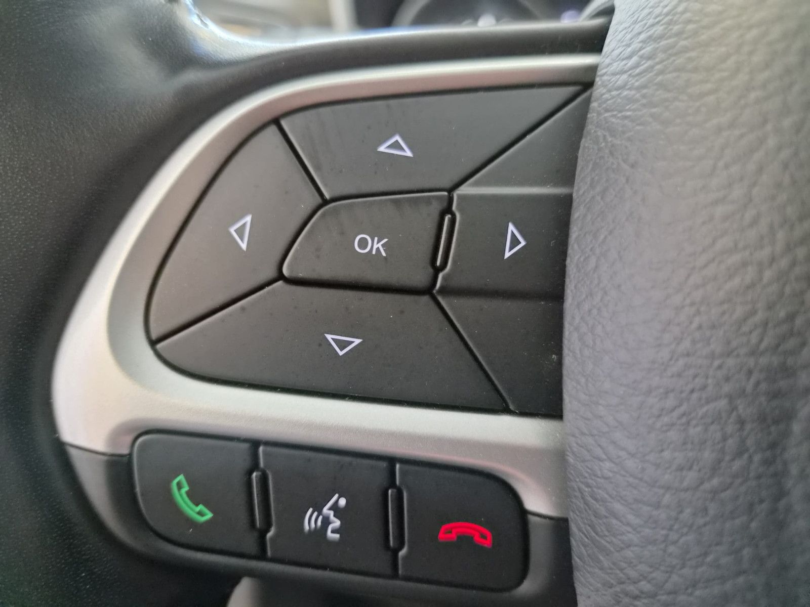 Fahrzeugabbildung Jeep Compass Limited 4WD / LED / NAVI / LEDER