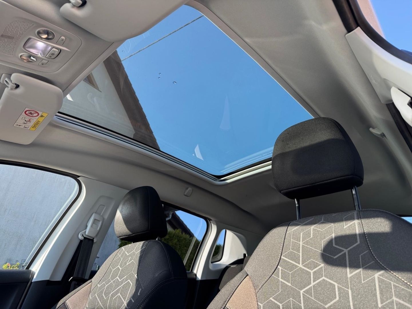 Fahrzeugabbildung Peugeot 2008 Style, AHK,Sitzheizung,PDC,Alus,Pano-Dach P