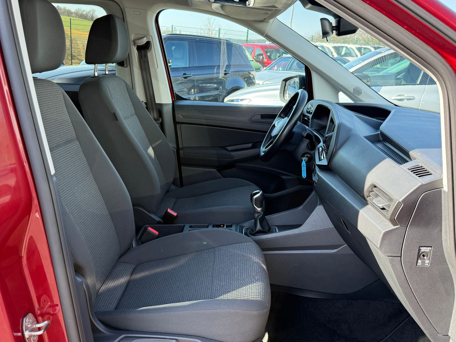 Fahrzeugabbildung Volkswagen Caddy 2.0 TDI ACC AHK DAB Navi PDC SHZ Winterpak