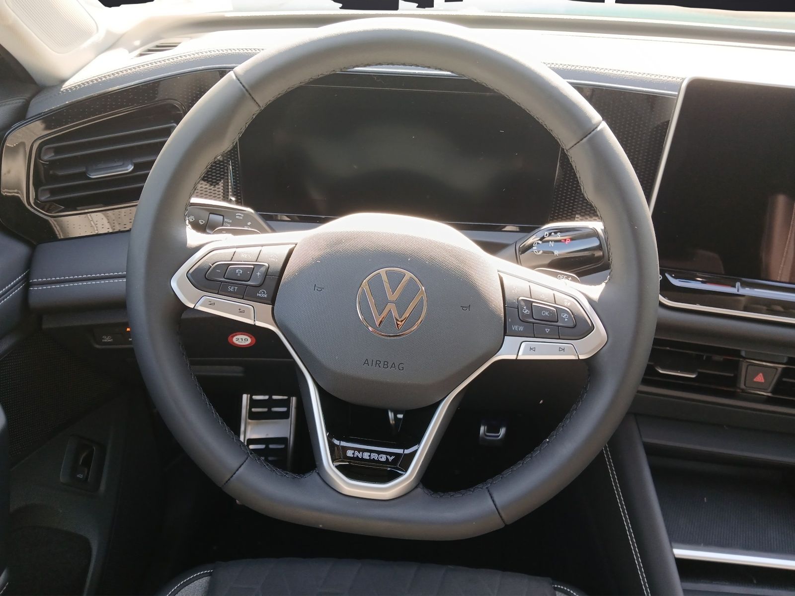 Fahrzeugabbildung Volkswagen Tiguan Energy eTSI DSG IQ.Light ACC AHK SH LRHzg