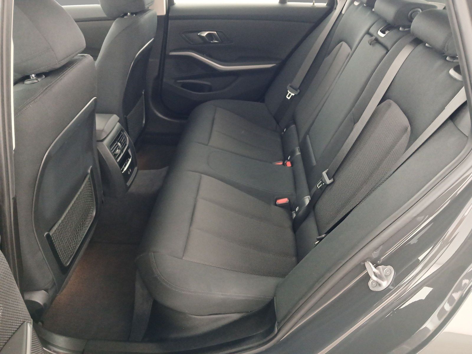 BMW 320i Touring Standheizung Navi AHK PDC LED foto 11