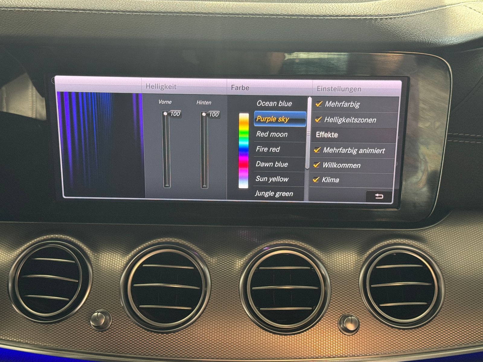 Fahrzeugabbildung Mercedes-Benz E 250 T 9GT 2X AMG LINE DISTRONIC MEMORY 20 ZOLL