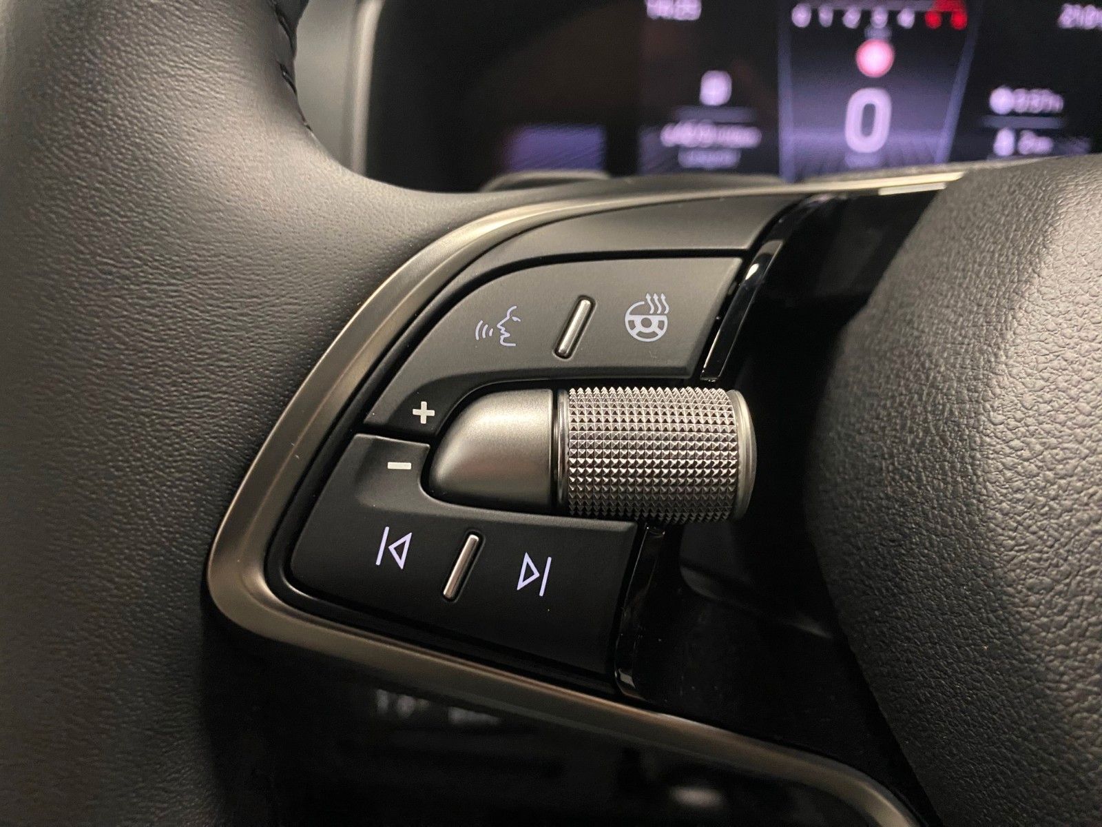 Fahrzeugabbildung SKODA Karoq 1.5 TSI DSG Selection+ACC+2030 Garantie+BC