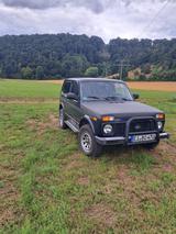 Lada Niva 1.7i 4x4 Only Only - Lada Niva mit Benzin-Antrieb: Geländewagen, Only