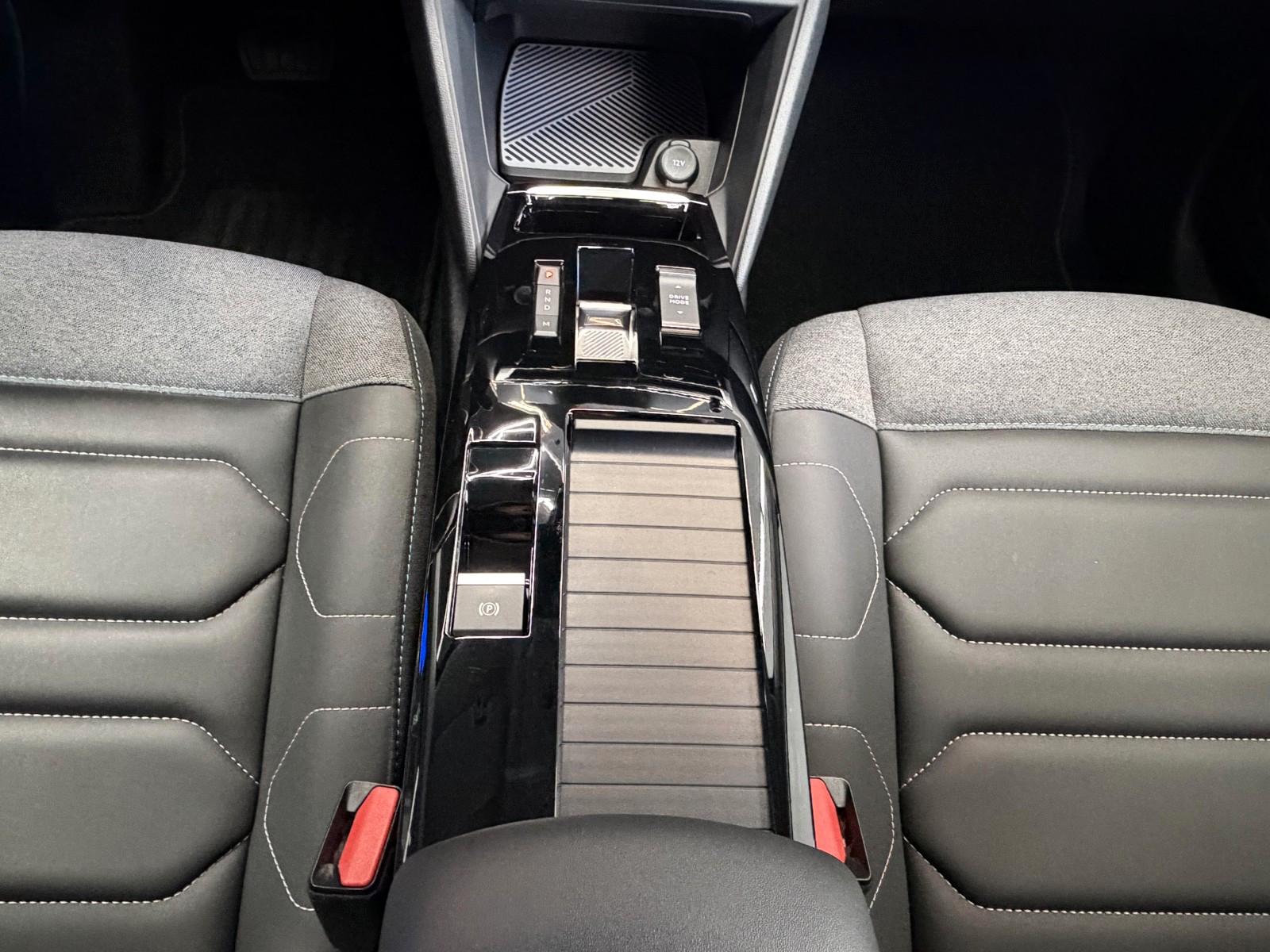 Citroën C4PureTech130Stop&StartEAT8MAX+HeadUp+LED+Rfkm.