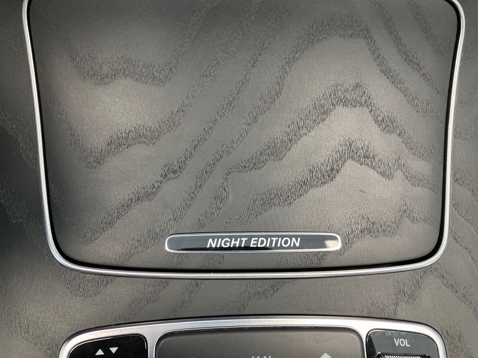 Fahrzeugabbildung Mercedes-Benz E 200 T Night Edition AMG*Pano*360*Burmester*LED