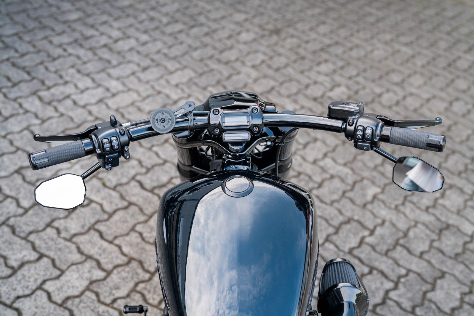 Fahrzeugabbildung Harley-Davidson FXBRS Breakout 114 cui - Kesstech BTC Gangster
