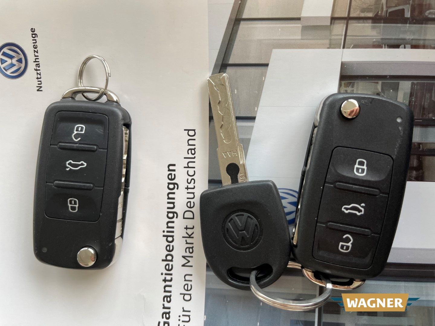 Fahrzeugabbildung Volkswagen T6 Kombi EcoProfi lang 9 Sitzer Klima