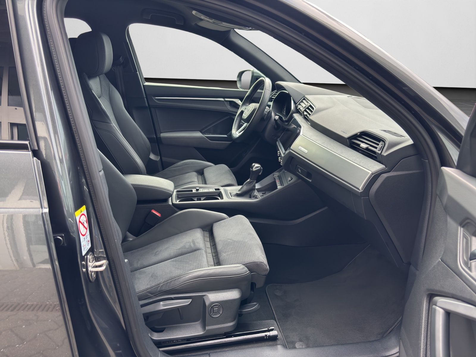 Audi Q3 35 TFSI S-line RFK SHZ NAVI KLIMA foto 4