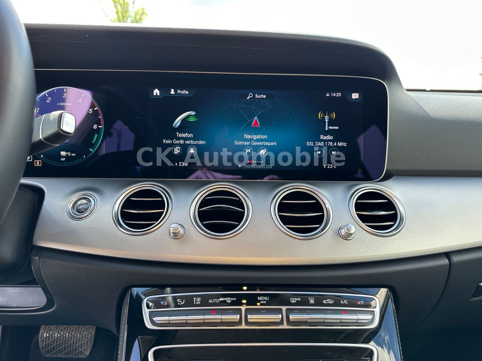 Fahrzeugabbildung Mercedes-Benz E 300de T-Modell Avantgarde/Widescreen/LED/AHK