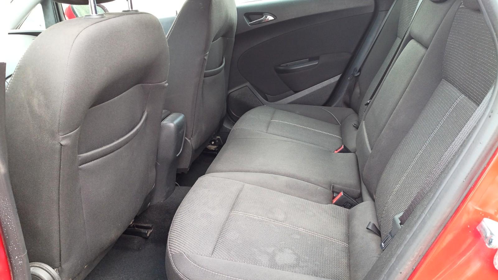 Opel Astra 2014 — photo 11