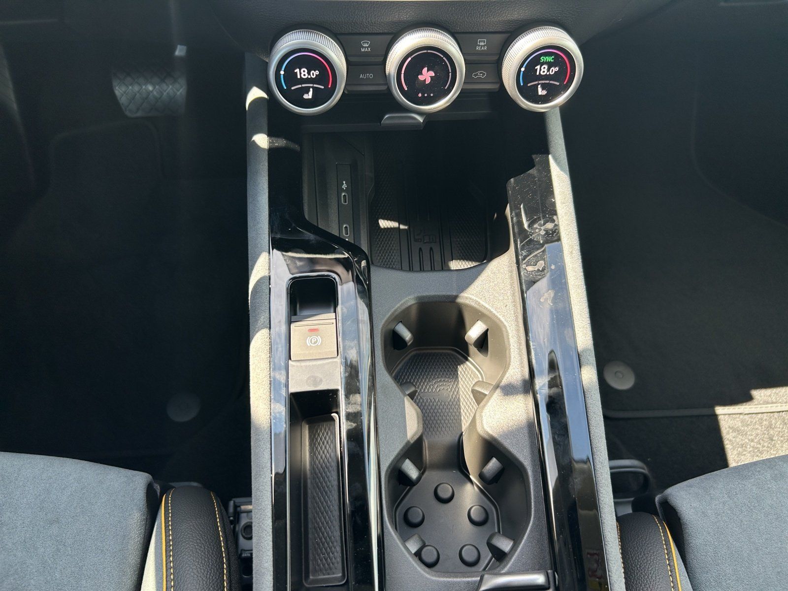 Fahrzeugabbildung SKODA Superb Selection 2,0 TDI 110 kW DSG