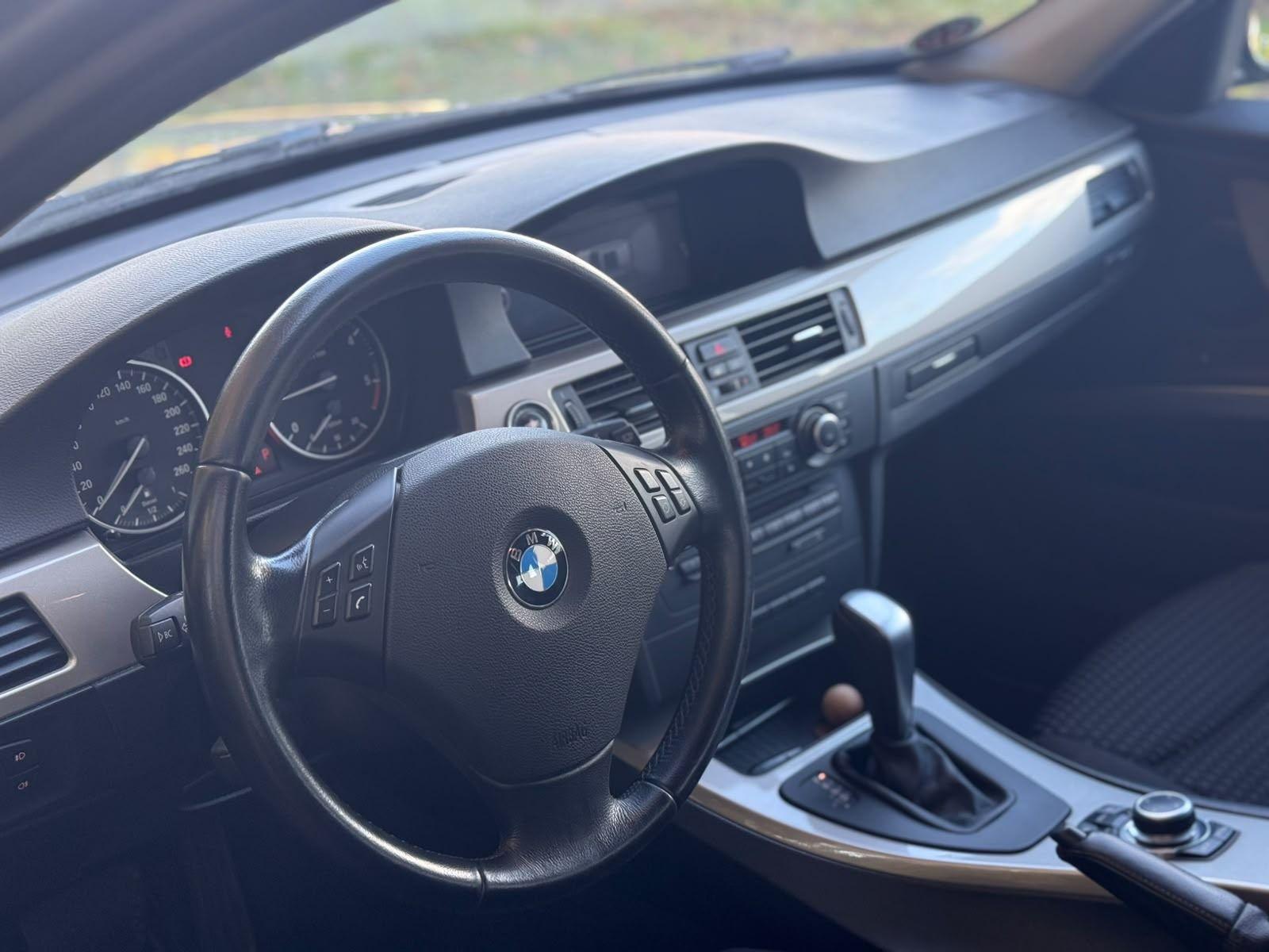 BMW 320 2010 — photo 10