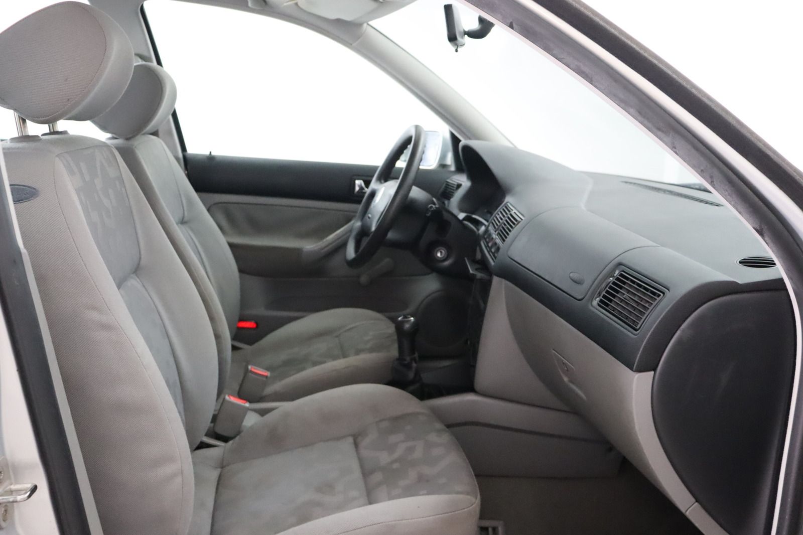 Fahrzeugabbildung Volkswagen Golf 1.6 * Klima *