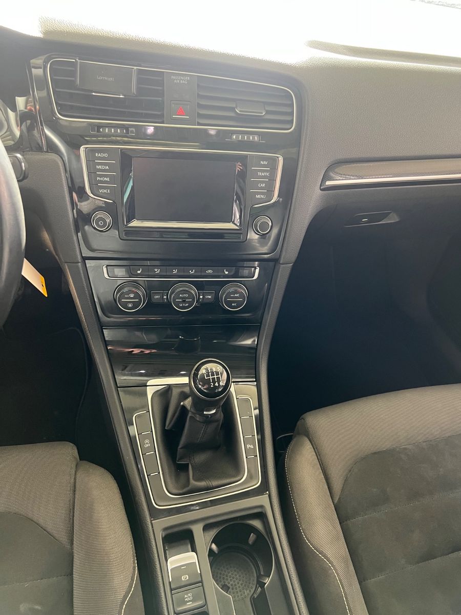 Fahrzeugabbildung Volkswagen Golf VII Lim. 2.0 TDI Highline PANORAMADACH*1.HD