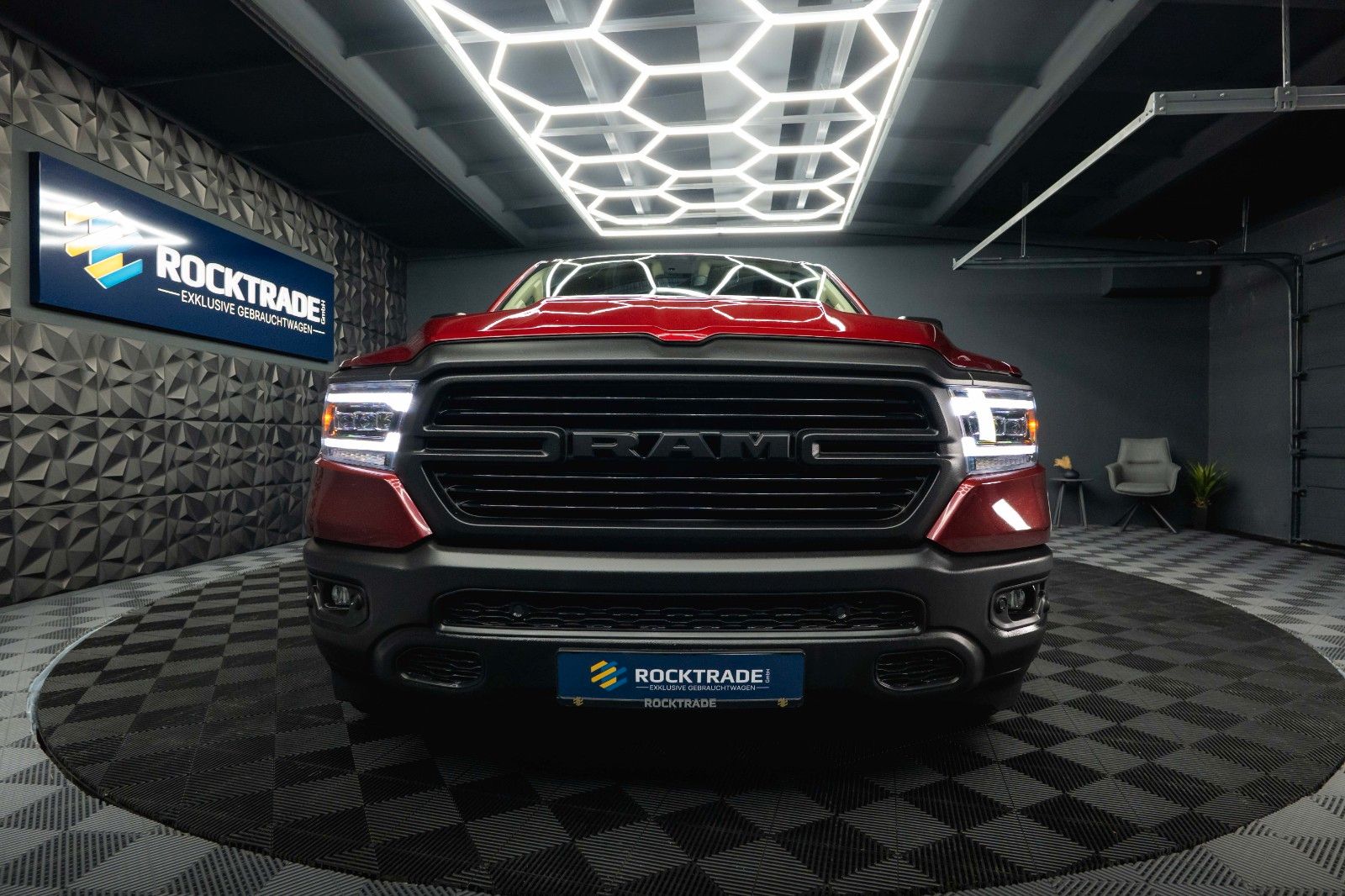 Fahrzeugabbildung Dodge RAM 5.7 V8 HEMI 4x4 OFFROAD Night-Paket *LED*19%