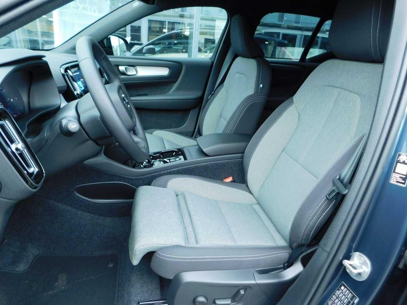 Fahrzeugabbildung Volvo XC40 B4 Plus Black Edition