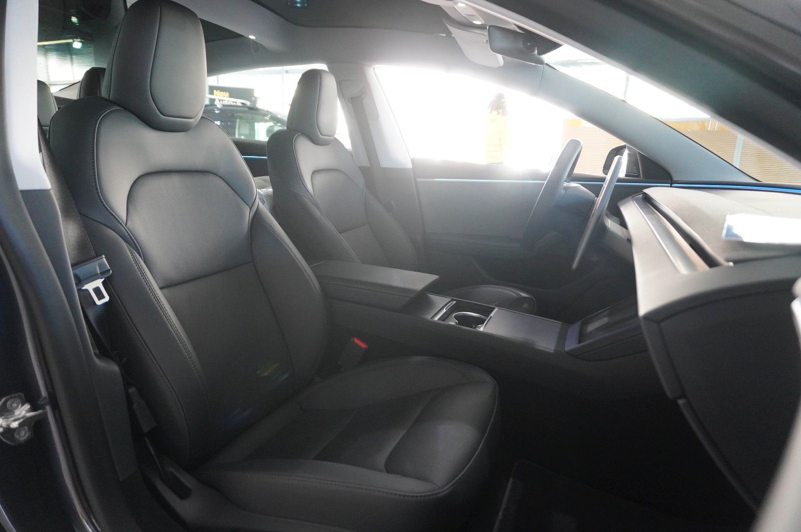 Fahrzeugabbildung Tesla Model 3 Standard Range RWD  NAVI/KAMERA/SH/PILOT