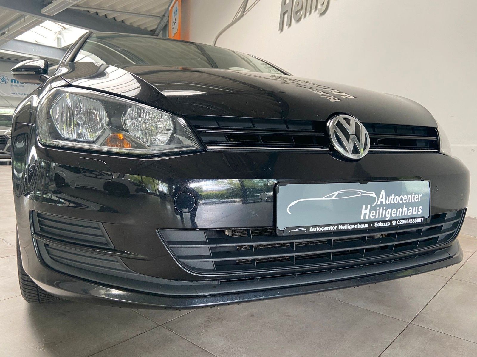 Volkswagen Golf - 1