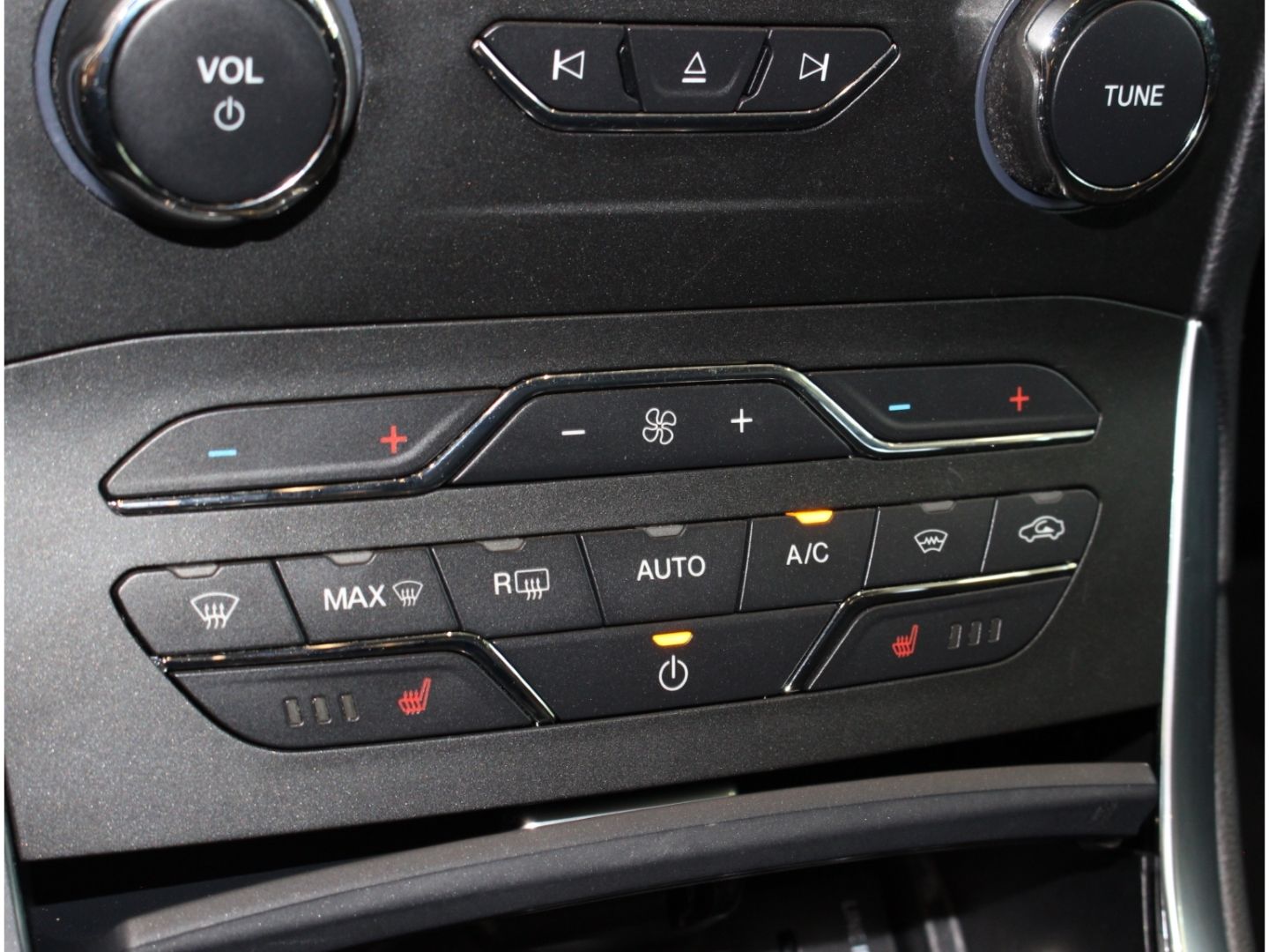 Fahrzeugabbildung Ford S-Max Titanium 2.0 TDCi 7-Sitzer 2.Hand*AHK*LED
