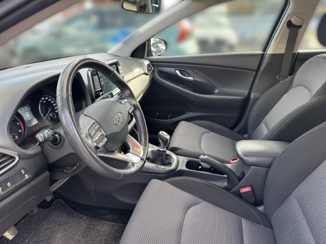 Fahrzeugabbildung Hyundai i30 cw Select Mild-Hybrid Klima,Sitzheiz,RFK,PDC