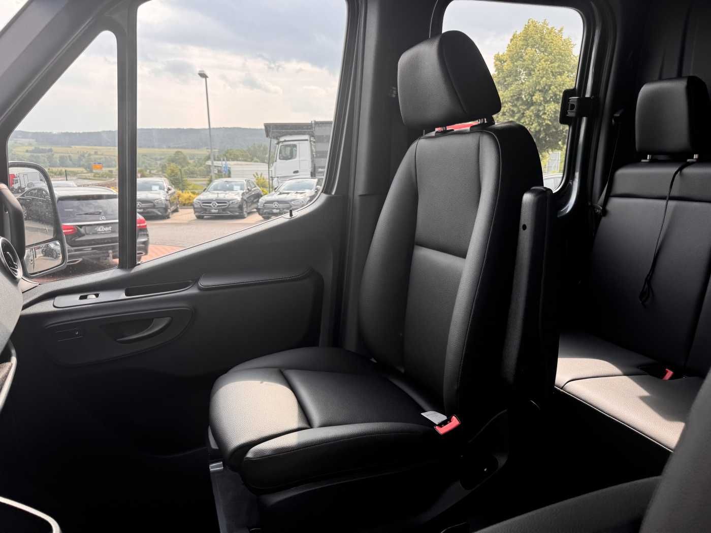 Fahrzeugabbildung Mercedes-Benz Sprinter 319 CDI 4x4 DoKa AHK3,5 Klima Kamera