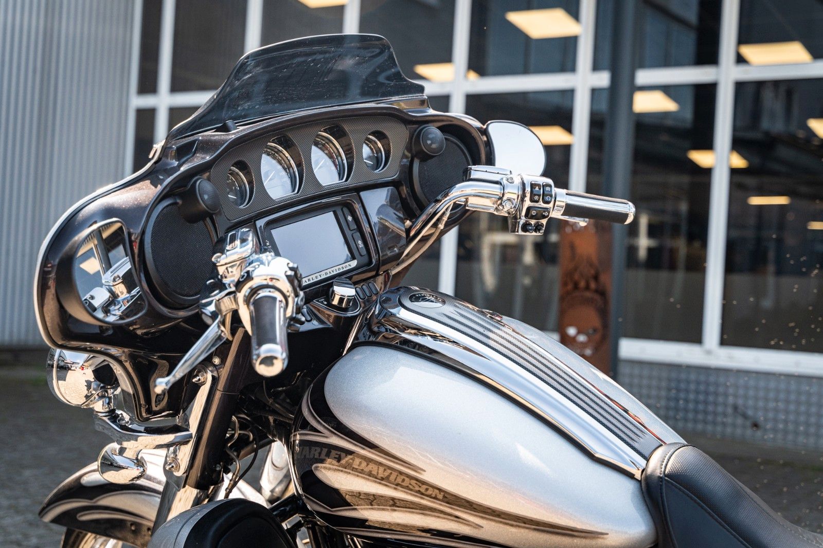 Fahrzeugabbildung Harley-Davidson CVO STREET GLIDE 110 cui FLHXSE - Kesstech-