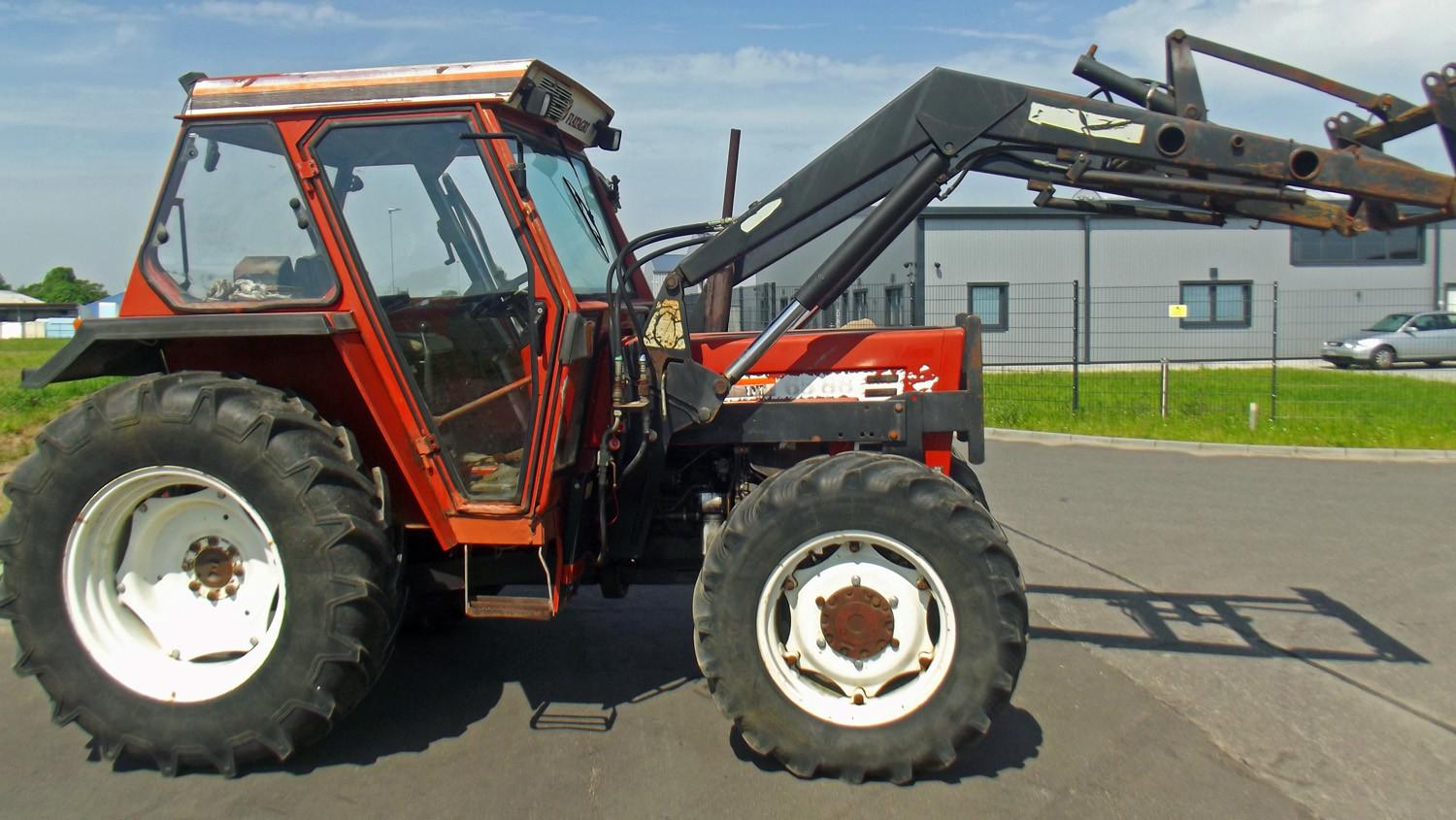 New Holland Fiat 65-88 +Frontlader
