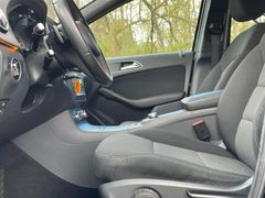 Fahrzeugabbildung Mercedes-Benz B180 Style *Navi*Sitzhzg*Allwetter*Totwinkl*LED*