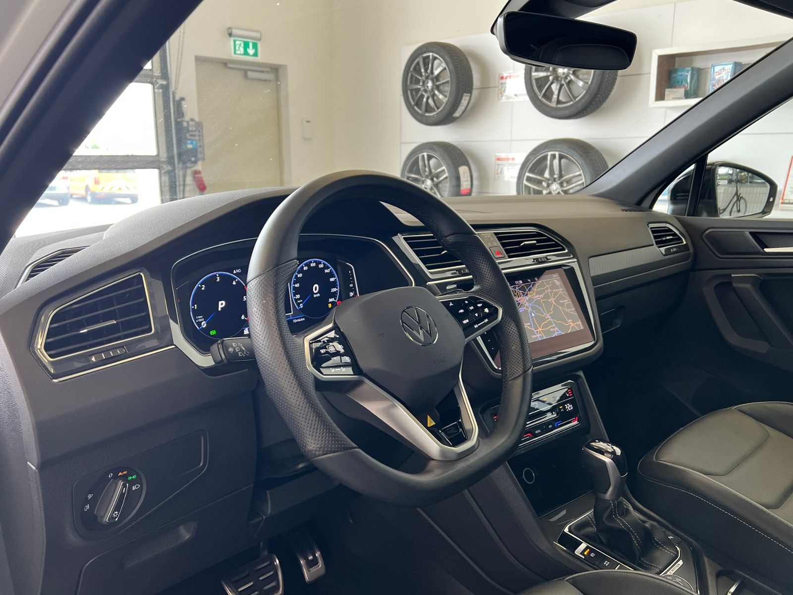 Fahrzeugabbildung Volkswagen Tiguan R-Line 2.0 TDI DSG 4Motion *Matrix-LED, P