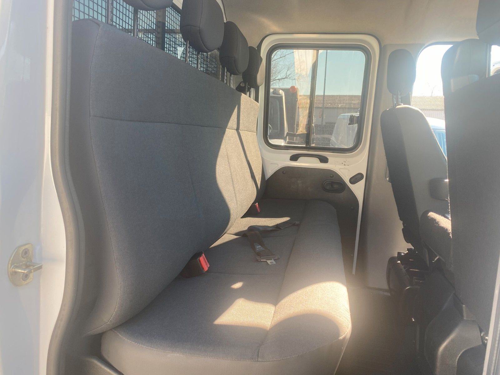 Fahrzeugabbildung Renault Master III PritscheDoka,AHK1Hd,Laubschutzugitter