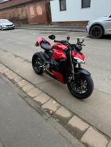 Ducati Streetfighter V2