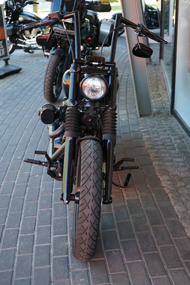 Fahrzeugabbildung Harley-Davidson Softail Custombike - Jekill - Big Spoke - LED