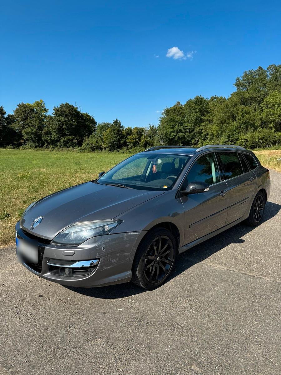 Renault Laguna 2011 — rear view