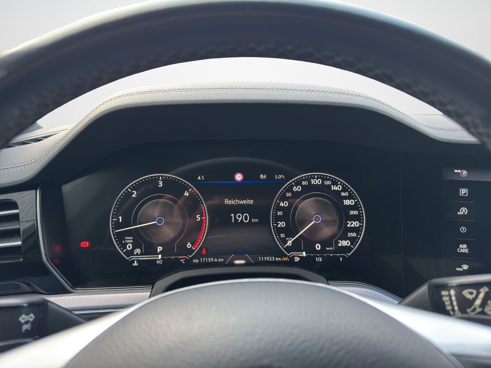 Fahrzeugabbildung Volkswagen TOUAREG 3.0 TDI 2xR-LINE HUD KAM TOTW ACTIV