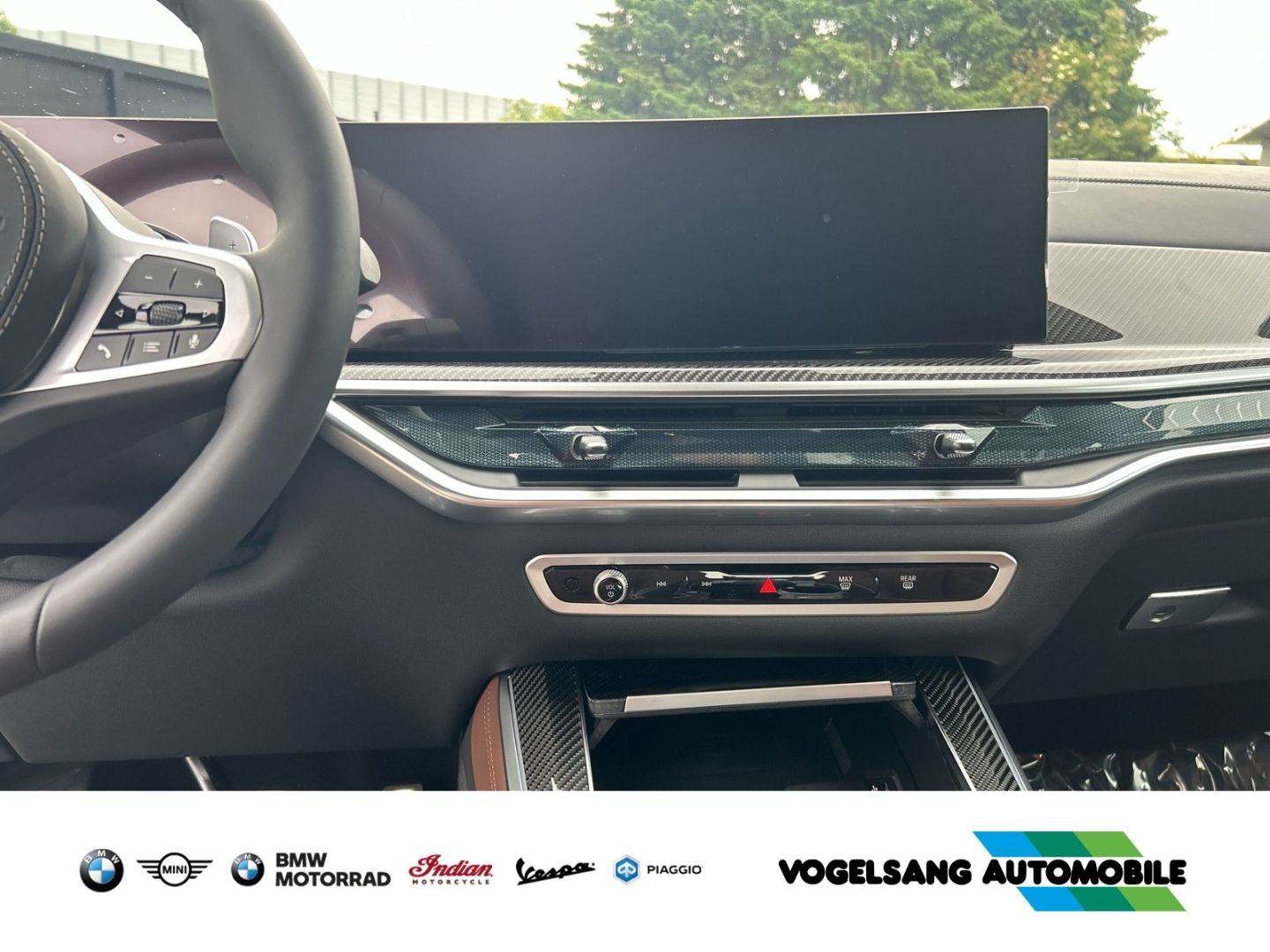 Fahrzeugabbildung BMW X5 50 e M Sport Sportpaket HUD Luftfederung AD N