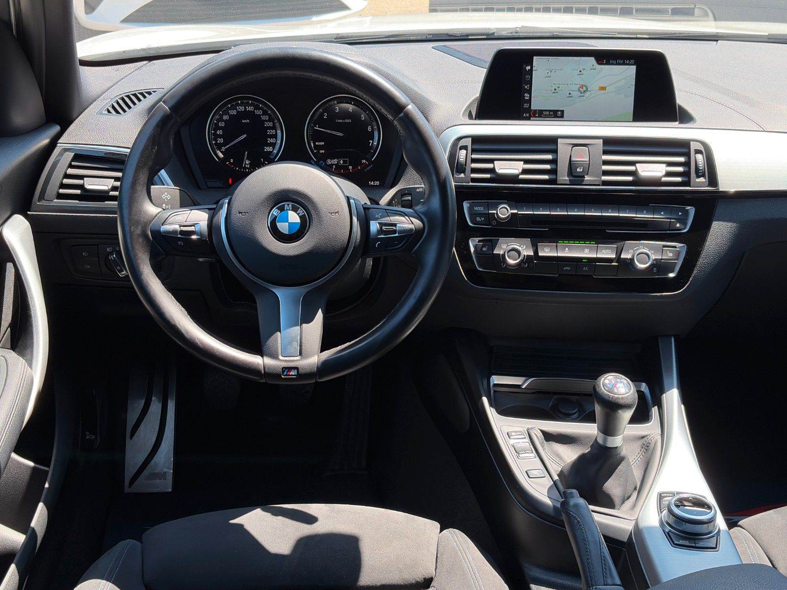 Fahrzeugabbildung BMW 118i M Sport Shadow Navi SHZ PDC LED BT HiFi