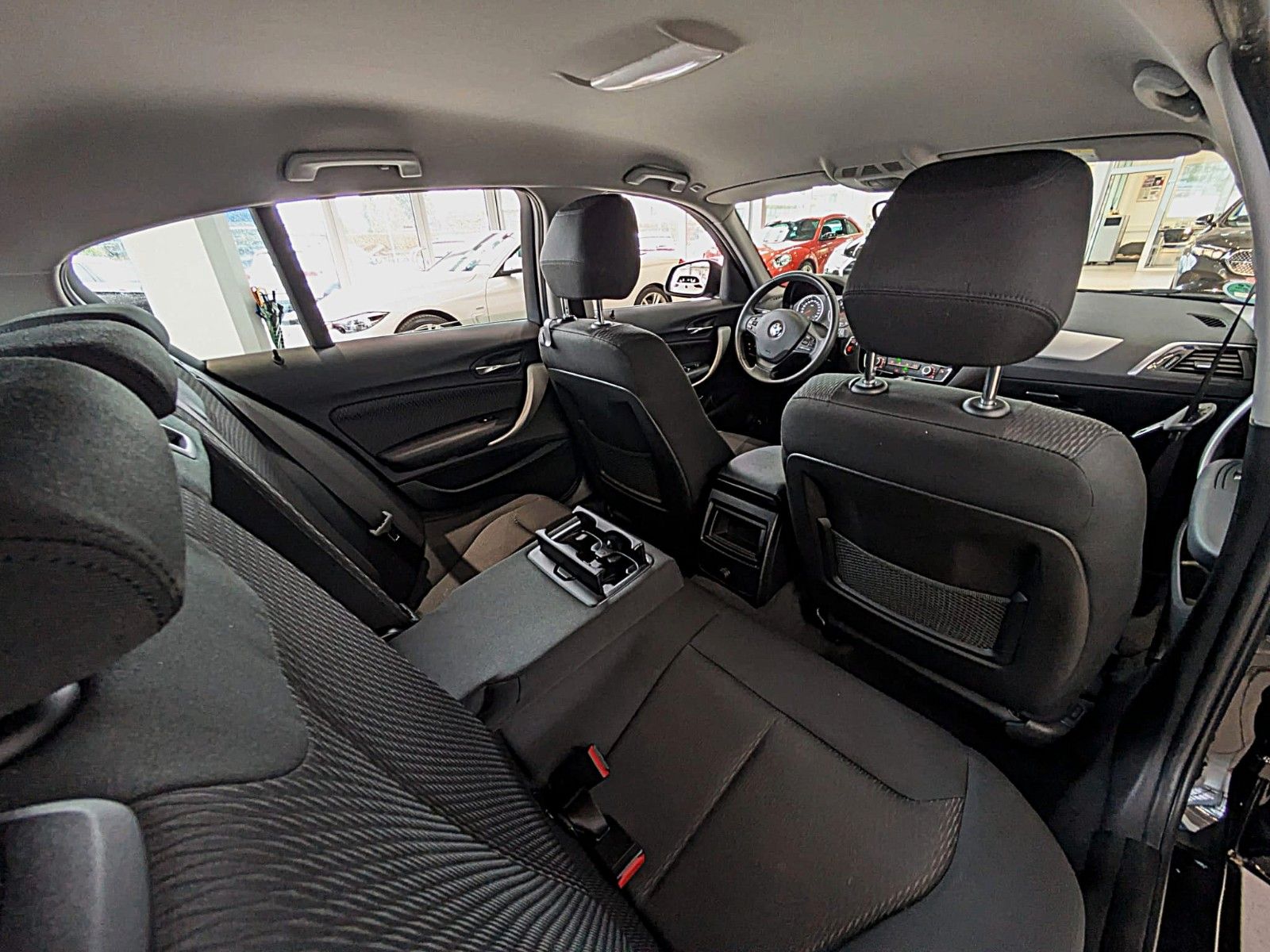 Fahrzeugabbildung BMW 116d 5 Trg KLIMAAUT NAVI SITZHZG PDC 1.HAND ALU