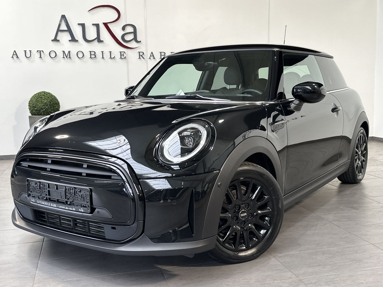 Fahrzeugabbildung MINI Cooper Classic Trim Black Ext. NAV+LED+KAM+CARPL