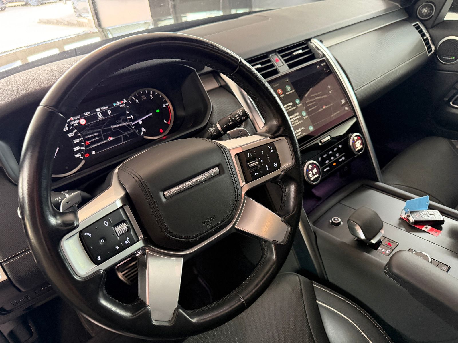 Fahrzeugabbildung Land Rover Discovery 5 R-Dynamic HSE D250 c AWD/PANO/MEMORY