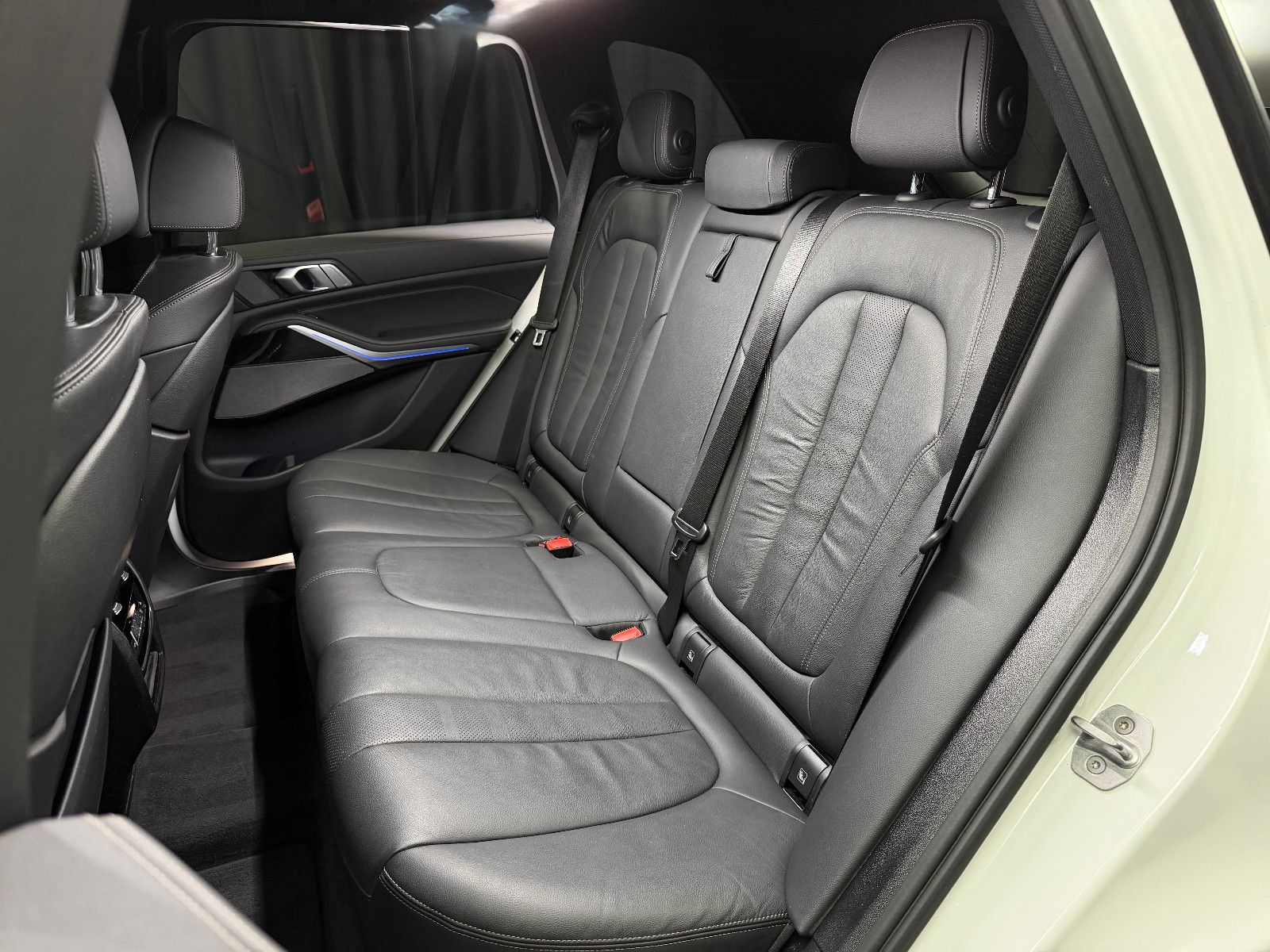 Fahrzeugabbildung BMW X5 M50d|LASER|H&K|360°|PANO|GESTIK|AHK|HuD