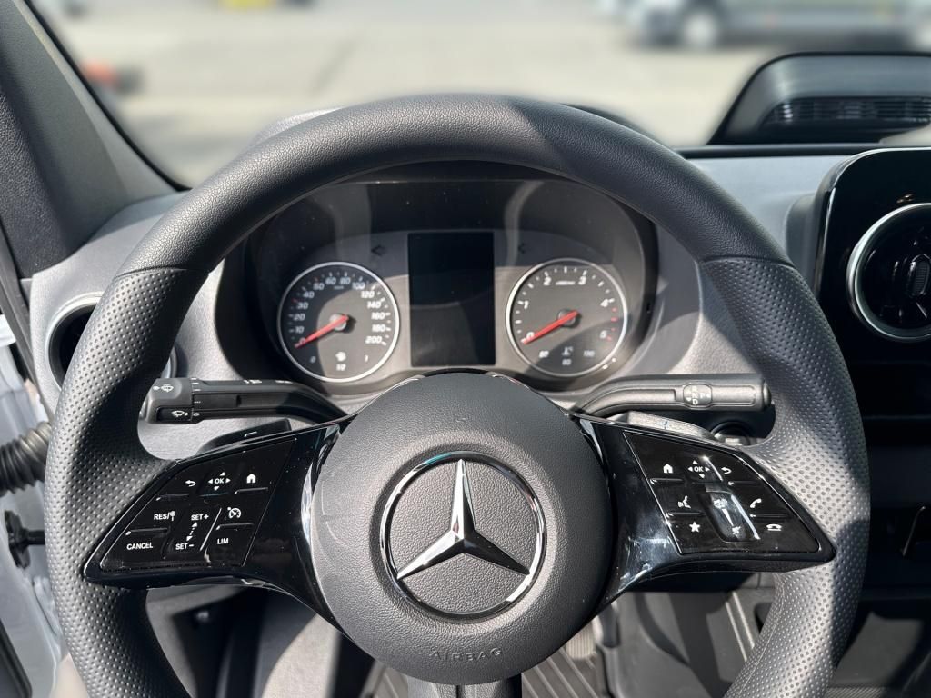 Fahrzeugabbildung Mercedes-Benz Sprinter 317 CDI Kasten PRO L2H2 AHK LED AUT KAM