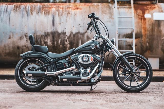 Harley-Davidson FXSB Breakout 103- Ape und J&H Auspuff -