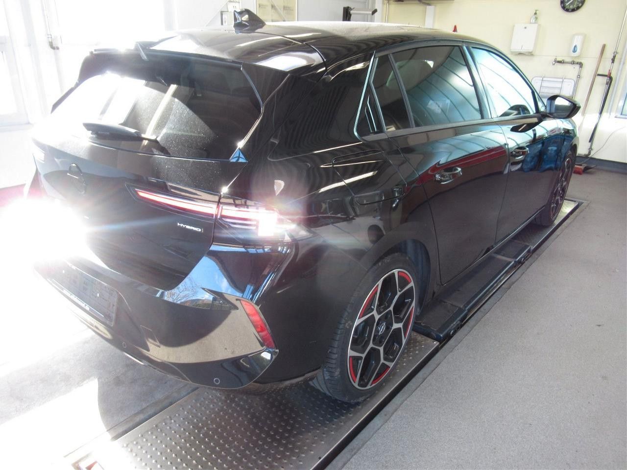 Fahrzeugabbildung Opel Astra L Lim. 1.6 HYBRID GS SPORT NAVI/LED/360°